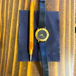 Authentic Ladies Gucci Watch, 18K Gold with Black
Leather Band